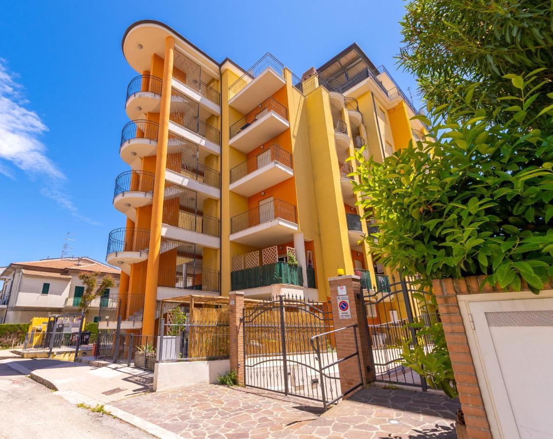 Residence Palazzo Sayonara Tortoreto Exterior foto